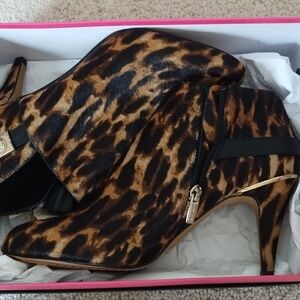 Vince Camuto Vesela 3 Calf Hair Ankle Boots. 10M